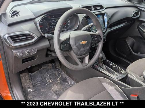 Vivid Orange Metallic 2023 Chevrolet Trailblazer LT