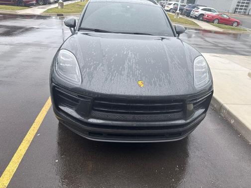 Volcano Grey Metallic 2022 Porsche Macan Macan