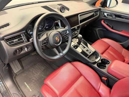 Volcano Grey Metallic 2022 Porsche Macan Macan