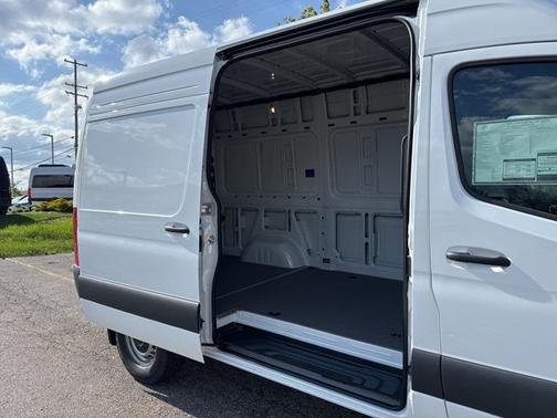 2025 Mercedes-Benz Sprinter 2500 Standard Roof