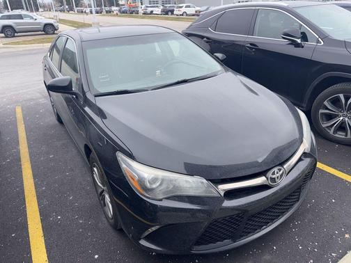 Midnight Black Metallic 2017 Toyota Camry SE