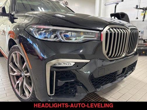 2022 BMW X7 M50i