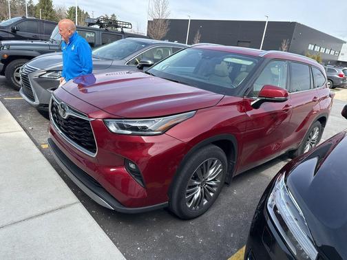 Ruby Flare Pearl 2022 Toyota Highlander Platinum