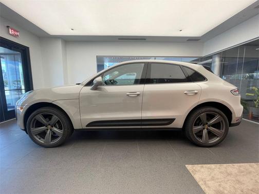 2025 Porsche Macan 