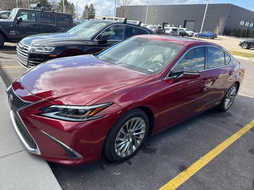 Matador Red Mica 2020 Lexus ES 300h Luxury
