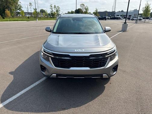 Steel Gray 2024 Kia Seltos EX
