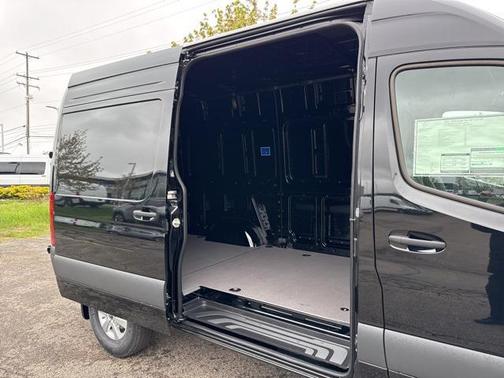 2025 Mercedes-Benz Sprinter 2500 Standard Roof