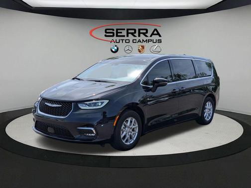 Brilliant Black Crystal Pearlcoat 2023 Chrysler Pacifica Touring L
