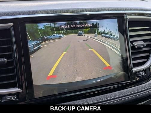 Brilliant Black Crystal Pearlcoat 2023 Chrysler Pacifica Touring L