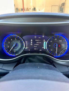 Brilliant Black Crystal Pearlcoat 2023 Chrysler Pacifica Touring L