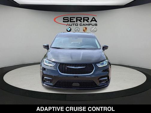 Brilliant Black Crystal Pearlcoat 2023 Chrysler Pacifica Touring L