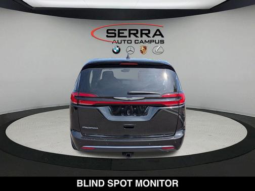 Brilliant Black Crystal Pearlcoat 2023 Chrysler Pacifica Touring L