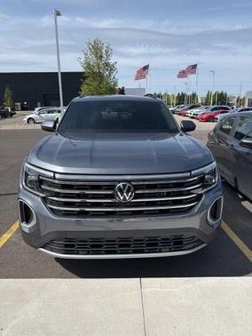 Platinum Gray Metallic 2025 Volkswagen Atlas 2.0T SE w/Technology 4MOTION