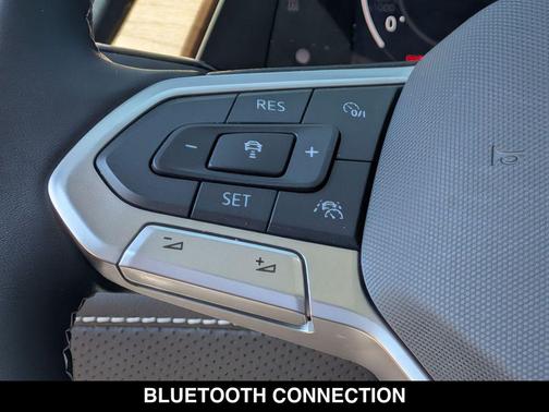 Platinum Gray Metallic 2025 Volkswagen Atlas 2.0T SE w/Technology 4MOTION