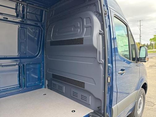 2025 Mercedes-Benz Sprinter 2500 Standard Roof