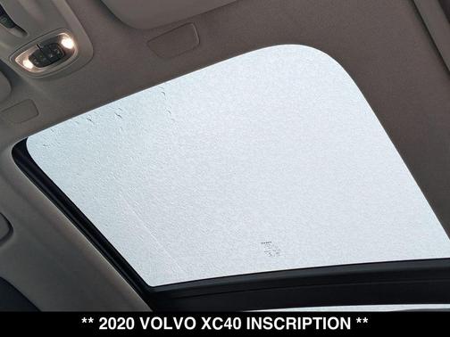 Onyx Black Metallic 2020 Volvo XC40 T4 Inscription