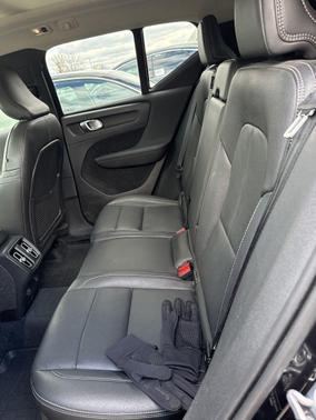 Onyx Black Metallic 2020 Volvo XC40 T4 Inscription