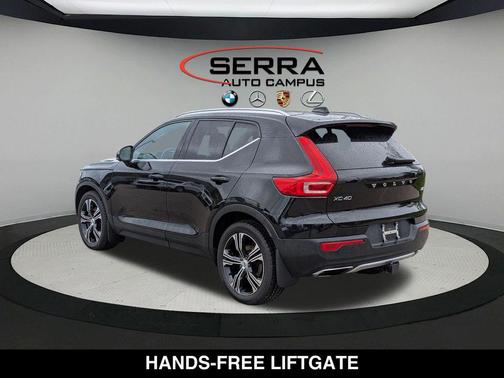 Onyx Black Metallic 2020 Volvo XC40 T4 Inscription