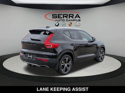 Onyx Black Metallic 2020 Volvo XC40 T4 Inscription