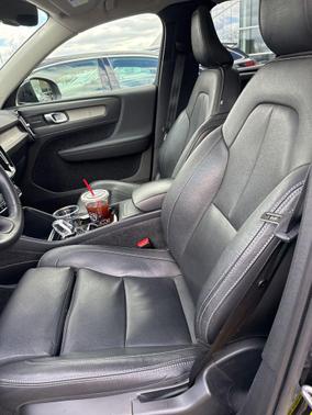 Onyx Black Metallic 2020 Volvo XC40 T4 Inscription