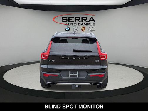 Onyx Black Metallic 2020 Volvo XC40 T4 Inscription