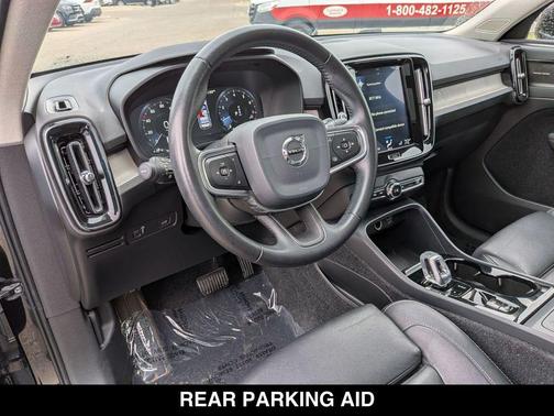 Onyx Black Metallic 2020 Volvo XC40 T4 Inscription
