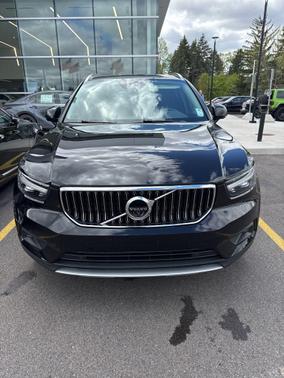Onyx Black Metallic 2020 Volvo XC40 T4 Inscription