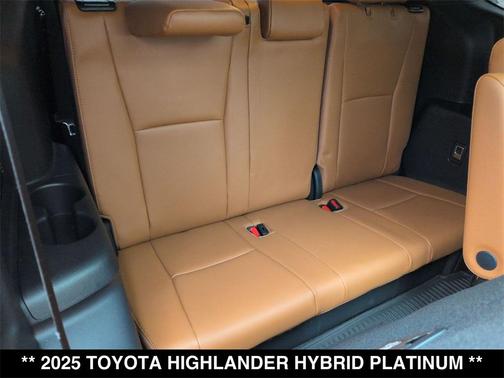 2025 Toyota Highlander Hybrid Platinum