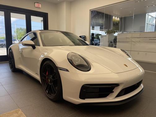 2022 Porsche 911 Carrera 4 GTS