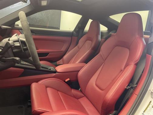 2022 Porsche 911 Carrera 4 GTS