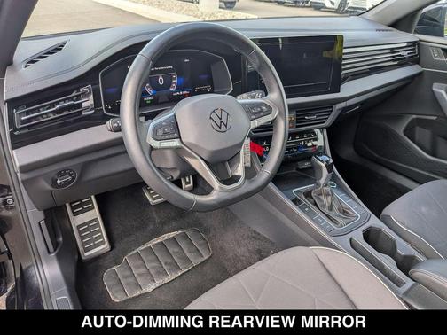 Deep Black Pearl 2025 Volkswagen Jetta 1.5T Sport