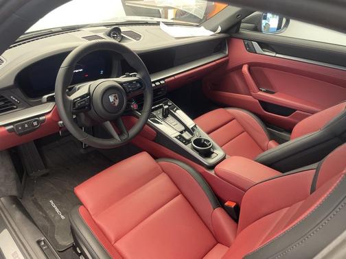 2025 Porsche 911 Carrera