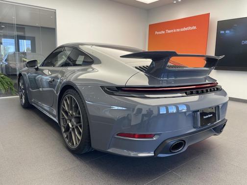 2025 Porsche 911 Carrera