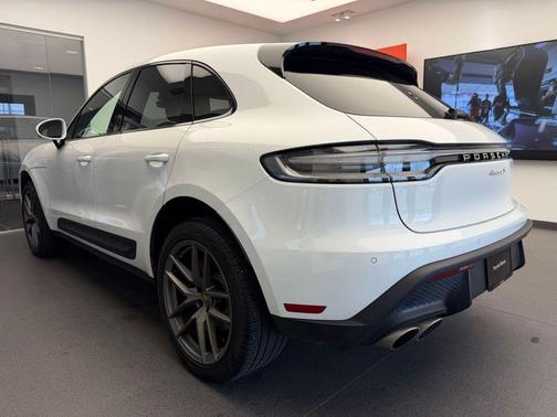 White 2022 Porsche Macan Macan