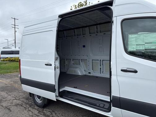 2025 Mercedes-Benz Sprinter 2500 Standard Roof