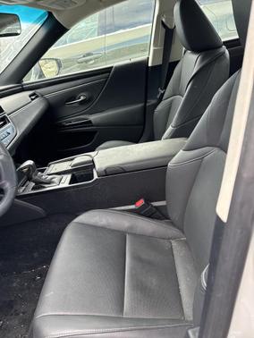 2022 Lexus ES 250 Base