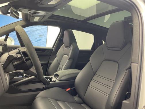 2026 Porsche Cayenne GTS