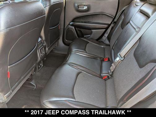 Diamond Black Crystal Pearlcoat 2017 Jeep New Compass Trailhawk