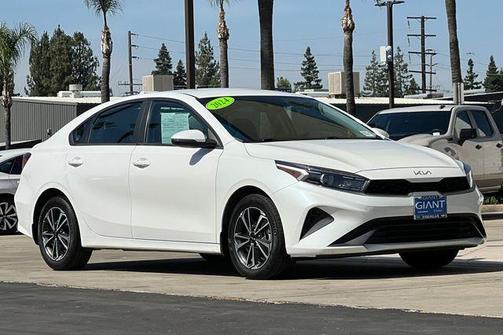 Snow White Pearl 2024 Kia Forte LXS
