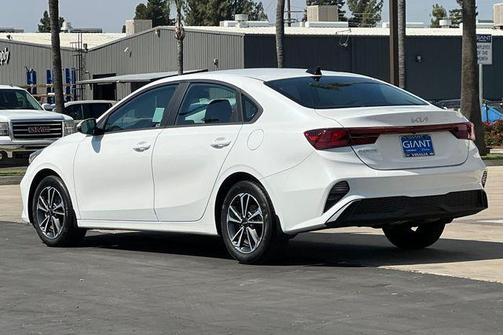 Snow White Pearl 2024 Kia Forte LXS