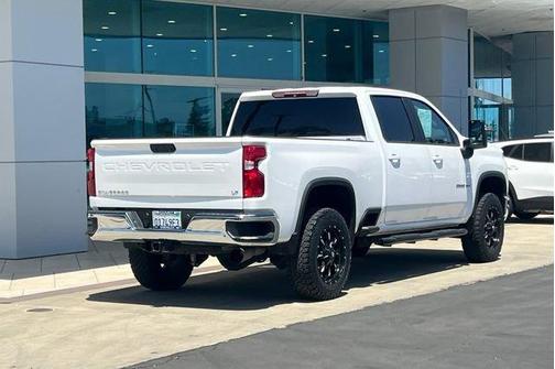 Iridescent Pearl Tricoat 2021 Chevrolet Silverado 2500 LT