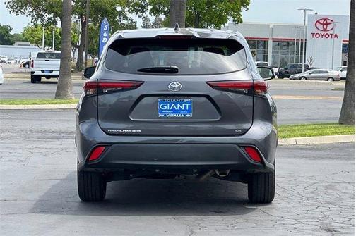 2024 Toyota Highlander LE