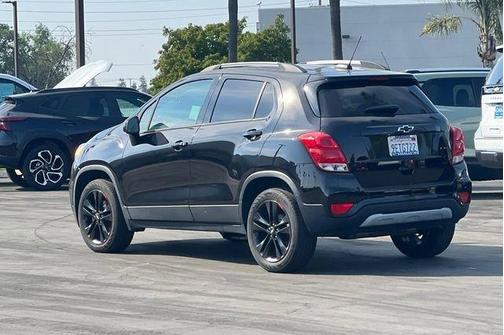 Mosaic Black Metallic 2022 Chevrolet Trax LT