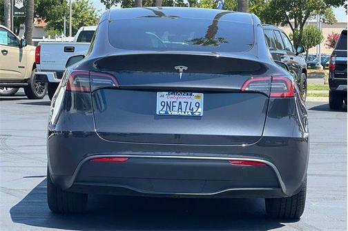 2024 Tesla Model Y Base