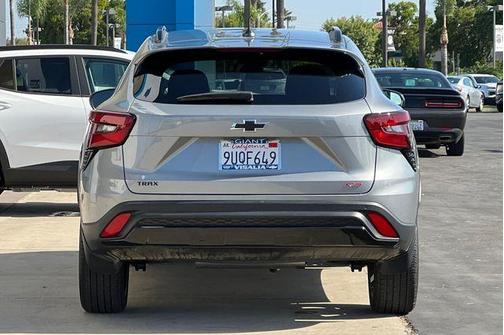 Sterling Gray Metallic 2025 Chevrolet Trax 2RS