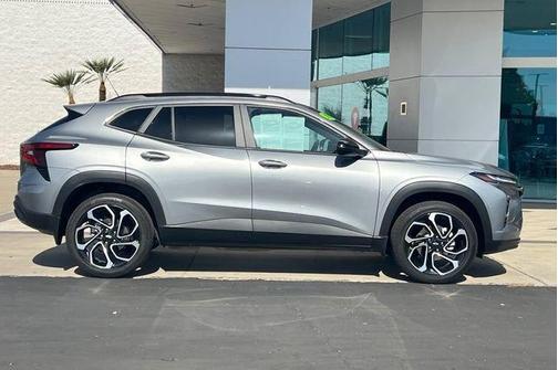 Sterling Gray Metallic 2025 Chevrolet Trax 2RS