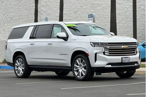 Iridescent Pearl Tricoat 2023 Chevrolet Suburban High Country