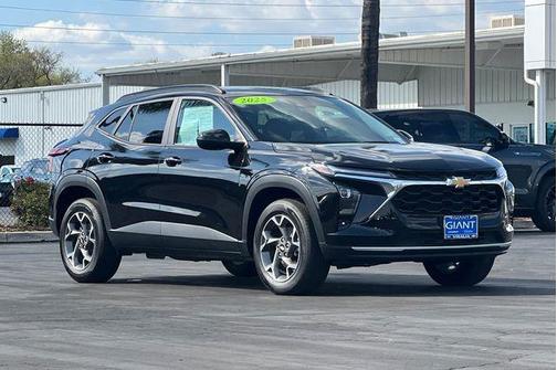 2025 Chevrolet Trax LT