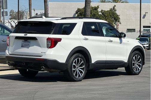 White Metallic 2022 Ford Explorer ST-Line