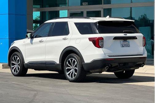 White Metallic 2022 Ford Explorer ST-Line